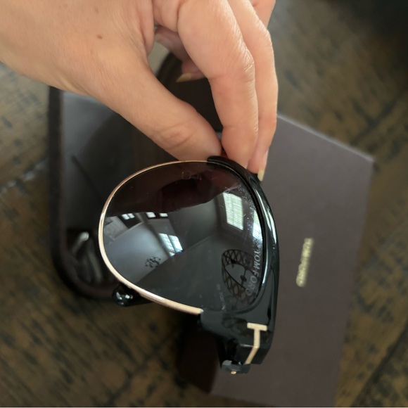 Tom Ford Sunglasses! With case! - Picture 5 of 8